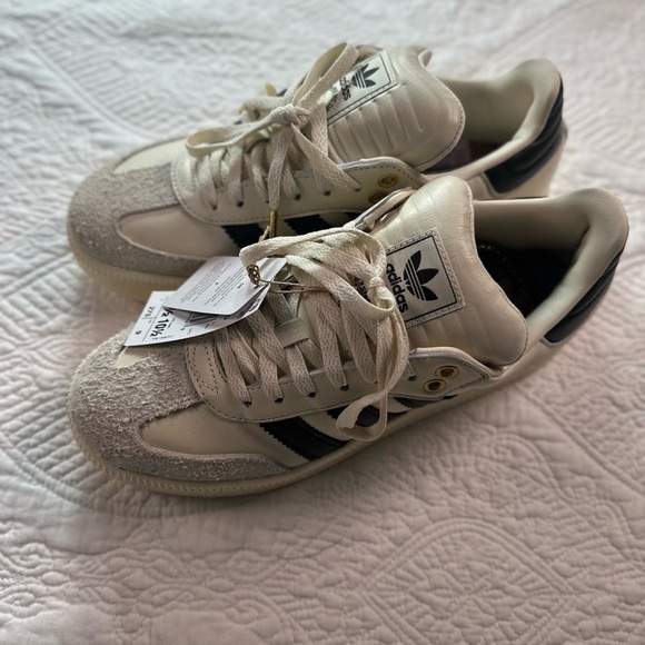 Adidas White and Black Sneakers Retro Style - Picture 11 of 11